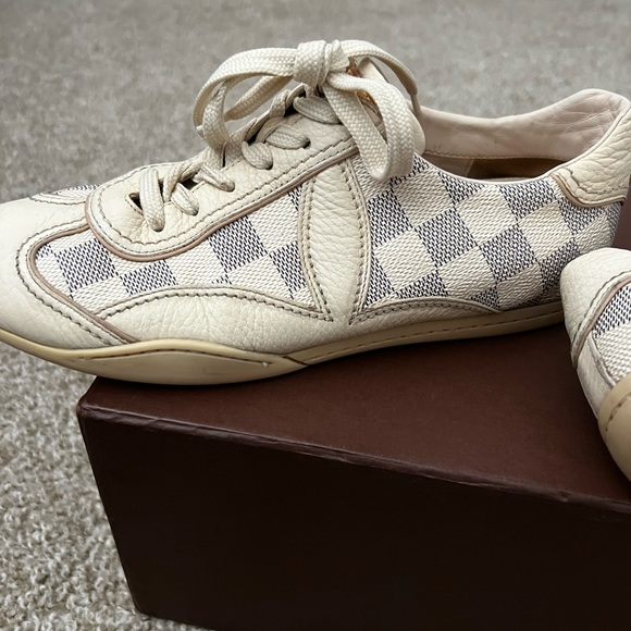 Super cute authentic Louis Vuitton size 37 with box and authenticity certificate - Picture 1 of 8